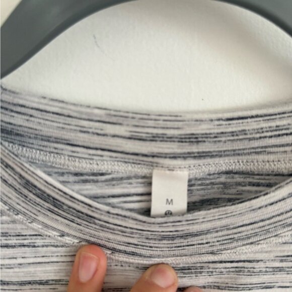 Lululemon fitted long sleeve - Picture 6 of 6